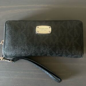 Black Michael Kors Zipper Wallet